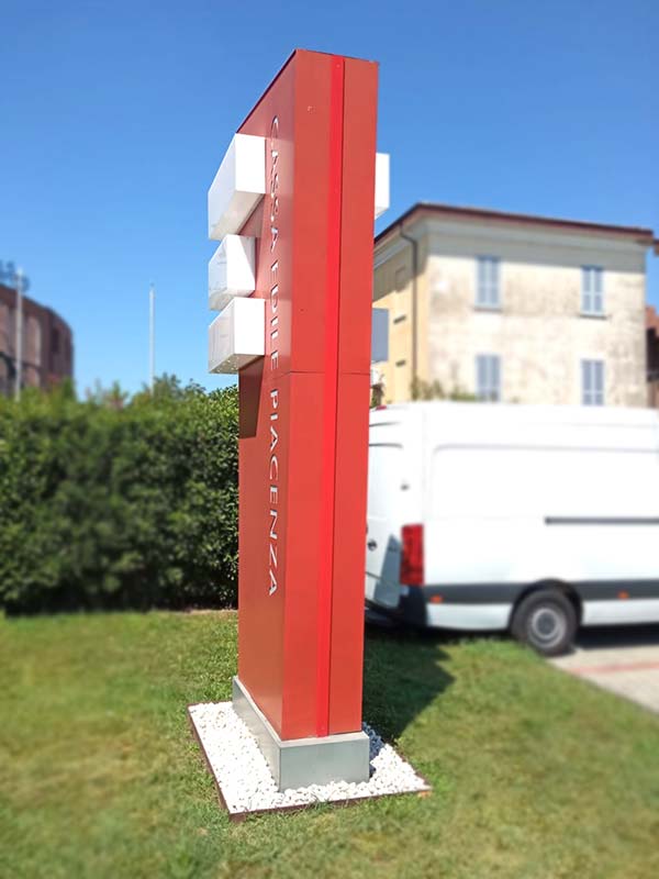 totem-aziendale-luminoso-realizzato-da-bonetti-per-cassa-edile-piacenza