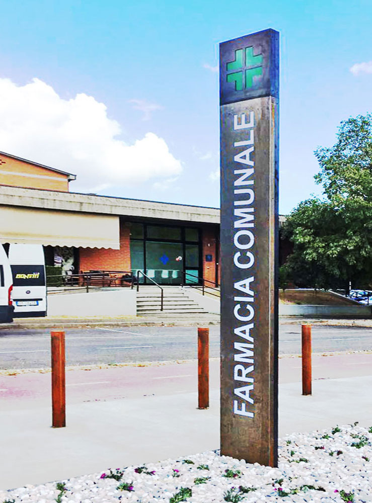 FARMACIA-COMUNALE-ALBINEA-TOTEM-CORTEN