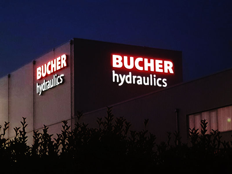 Insegna luminosa personalizzata Bucher Hydraulics a Reggio Emilia