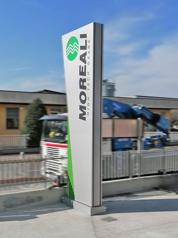 totem-aziendale-luminoso-moreali-spa