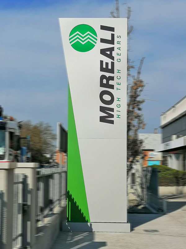 totem-design-aziendale-moreali-spa-reggio-emilia