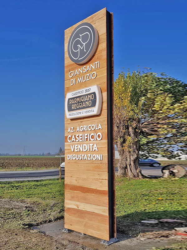 totem-luminoso-in-legno-aziena-agricola-giansanti-traversetolo-parma