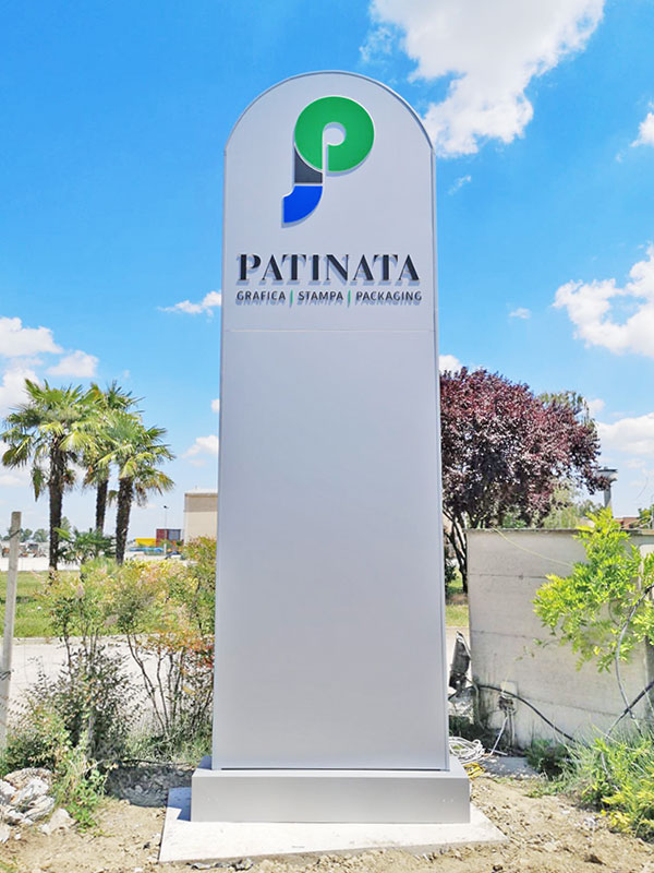 totem-luminoso-pubblicitario-patinata-mantova