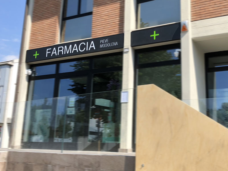 farmacia-poppi-insegne-per-farmacie-reggio-emilia-bonetti