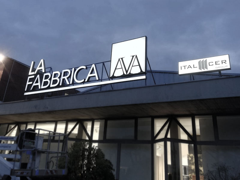 insegna-luminosa-a-led-ceramica-la-fabbrica-spa