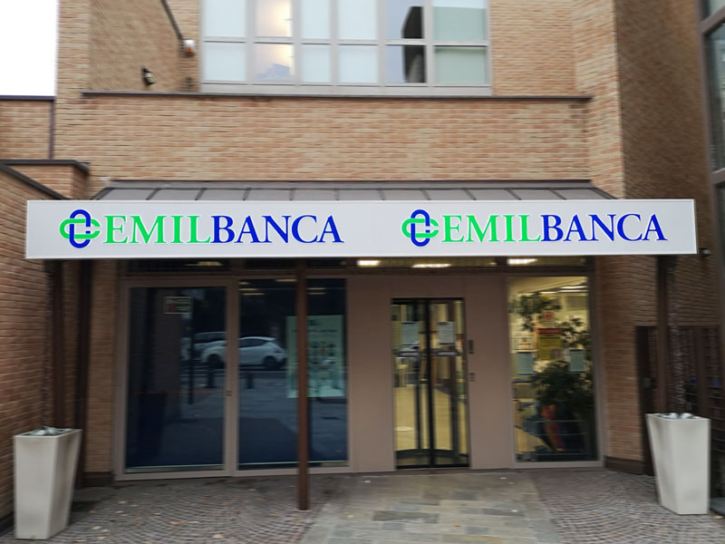 insegna-luminosa-per-banche-emilbanca-parma