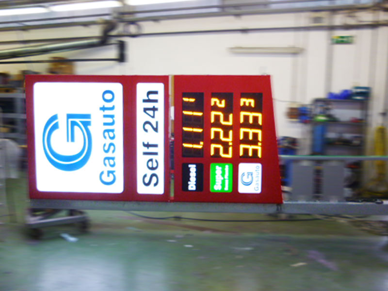 realizzazione-totem-per-carburanti-bonetti-pubblicita