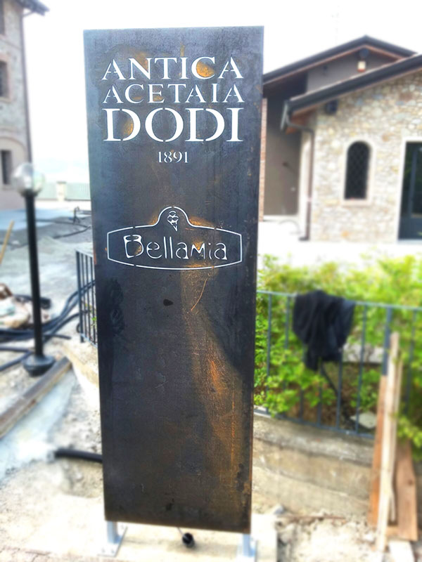 totem-in-corten-antica-acetaia-dodi