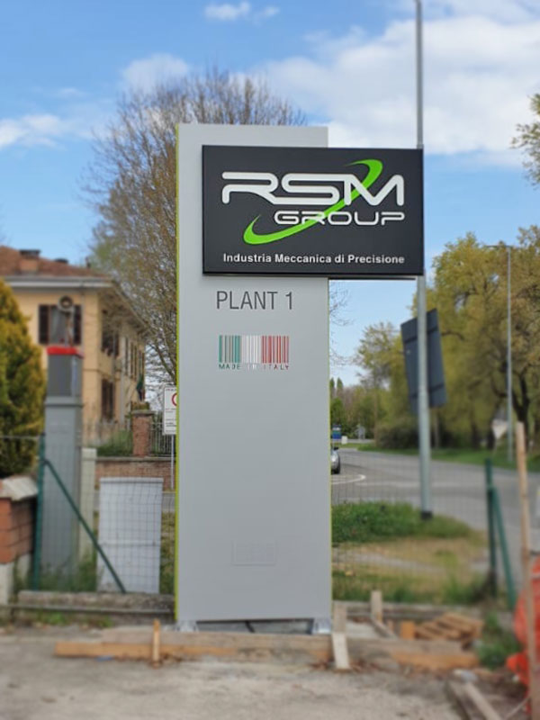 totem-pubblicitario-luminoso-rsm-group-modena