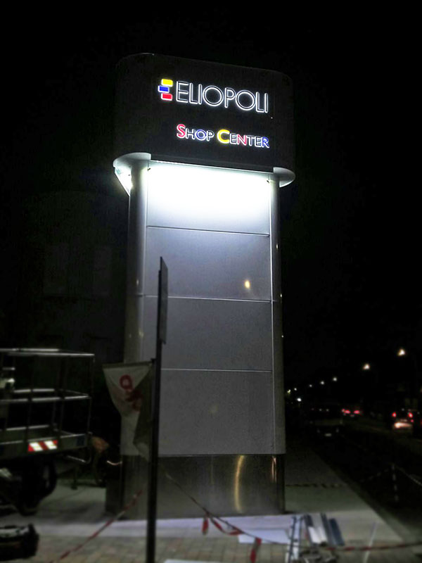 totem-luminoso-per-centri-commerciali-bonetti-pubblicita-pisa