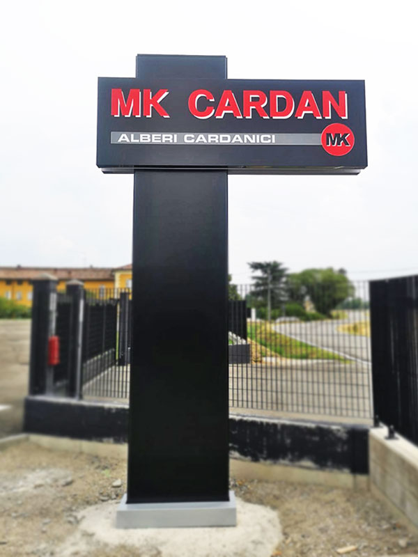 totem-pubblicitario-per-ditte-a-parma-mk-cardan