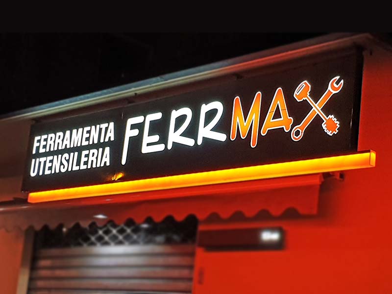 insegna-luminosa-in-metallo-traforato-ferr-max-reggio-emilia