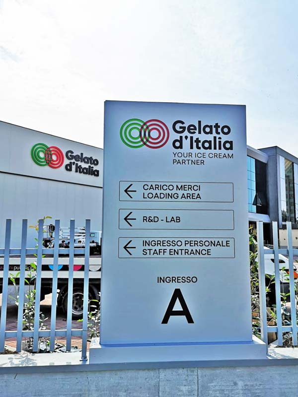 totem-aziendale-luminoso-segnaletico-gelato-d'italia-reggio-emilia