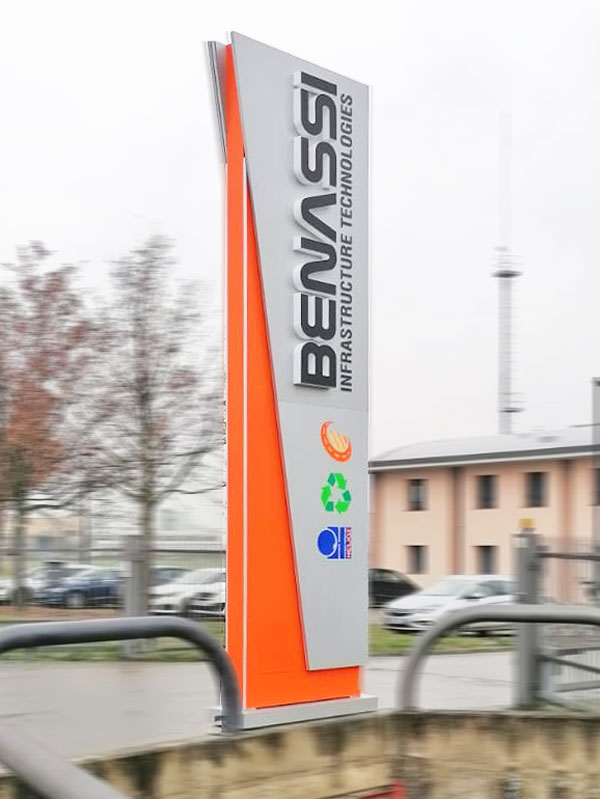 totem-luminoso-a-led-reggio-emilia-bonetti-pubblicita