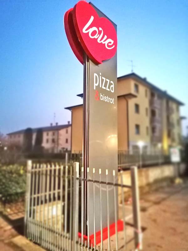 totem-luminoso-love-pizza-reggio-emilia