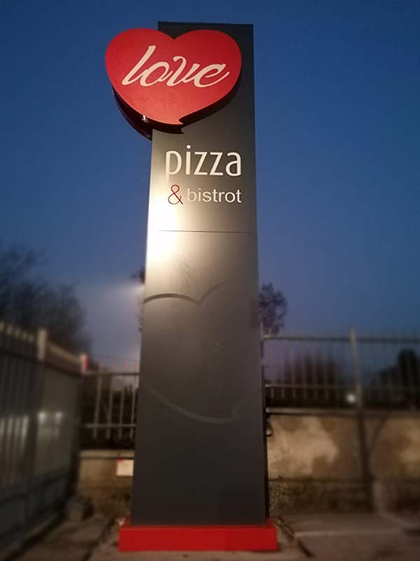 totem-pubblicitario-love-pizza-reggio-emilia-realizzato-da-bonetti