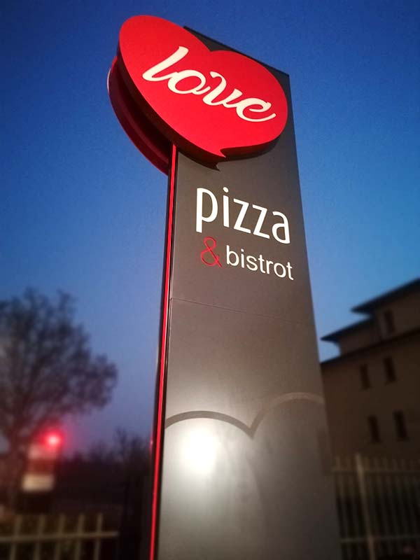 totem-pubblicitario-per-pizzeria-love-pizza-reggio-emilia-bonetti
