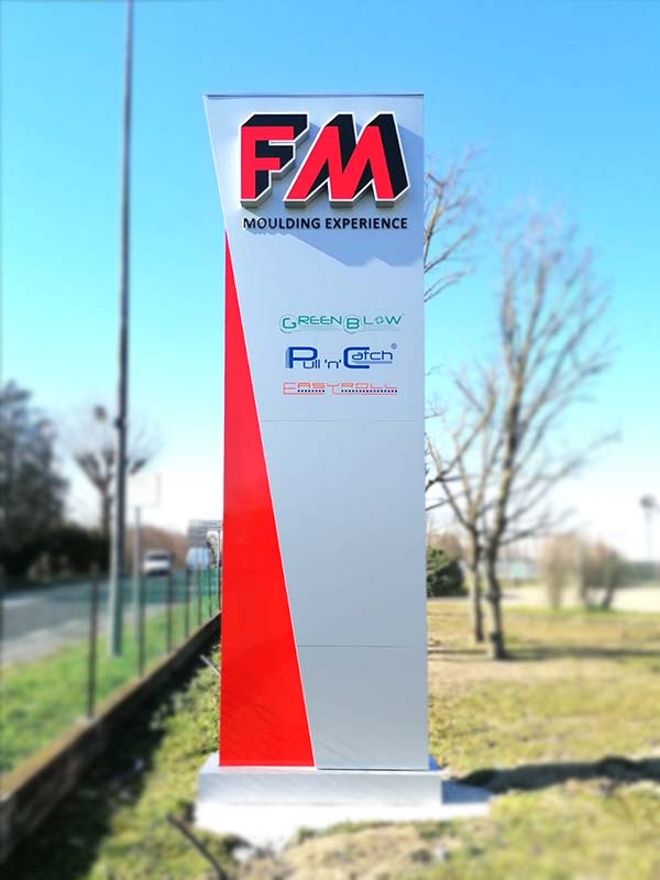 totem-a-led-per-esterni-fm-correggio