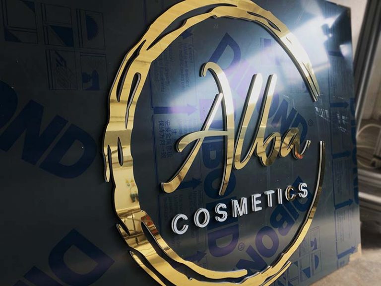 logo-in-lamina-dibond-oro-alba-cosmetics-srl