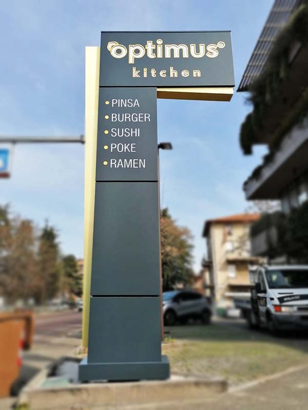 totem-pubblicitario-optimus-reggio-emilia