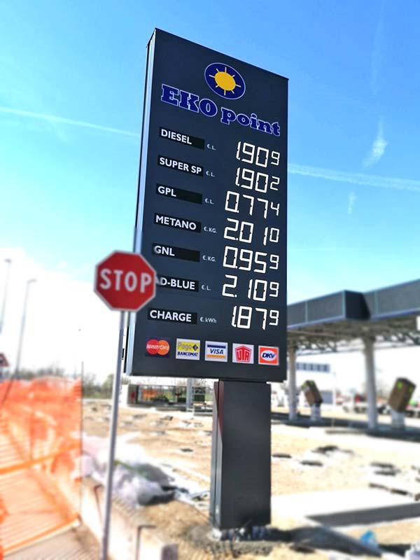 Totem per distributori benzina Eko Point a Milano