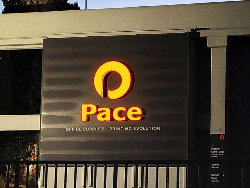 Insegna luminosa per azienda Pace a Reggio Emilia