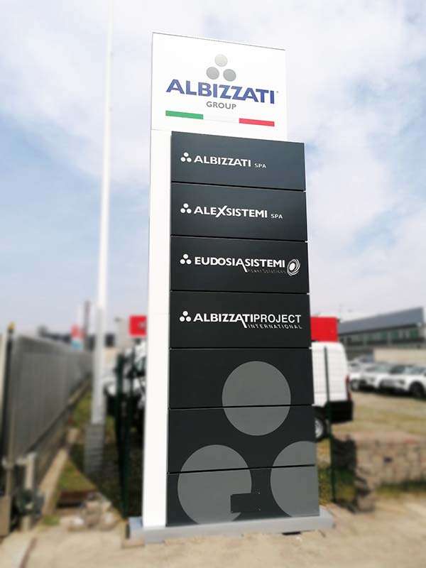 Totem aziendale luminose Albizzati a Milano