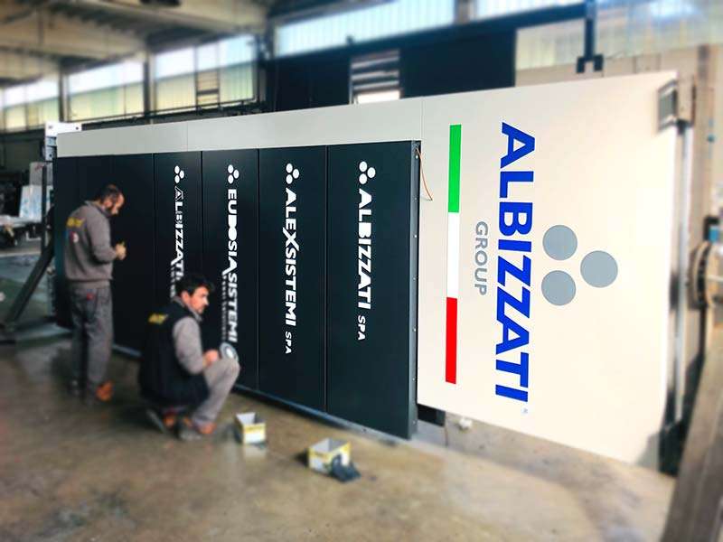 Realizzazione totem aziendale Albizzati a Milano