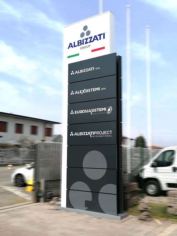 Totem pubblicitario personalizzato Albizzati a Milano