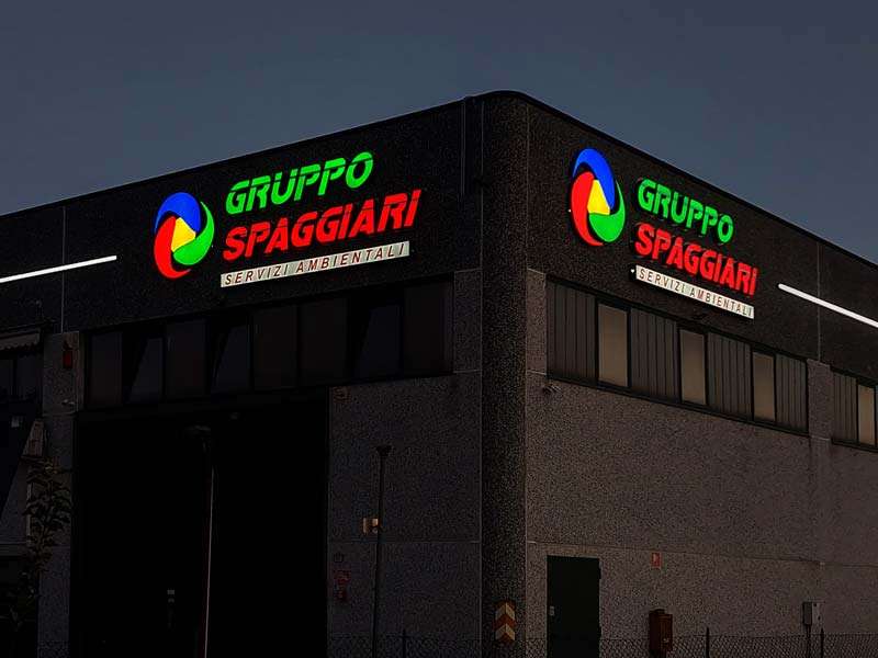 insegne-luminose-scatolate-gruppo-spaggiari-reggio-emilia