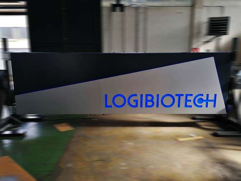 Realizzazione totem luminoso a Led Logibiotech a Piacenza