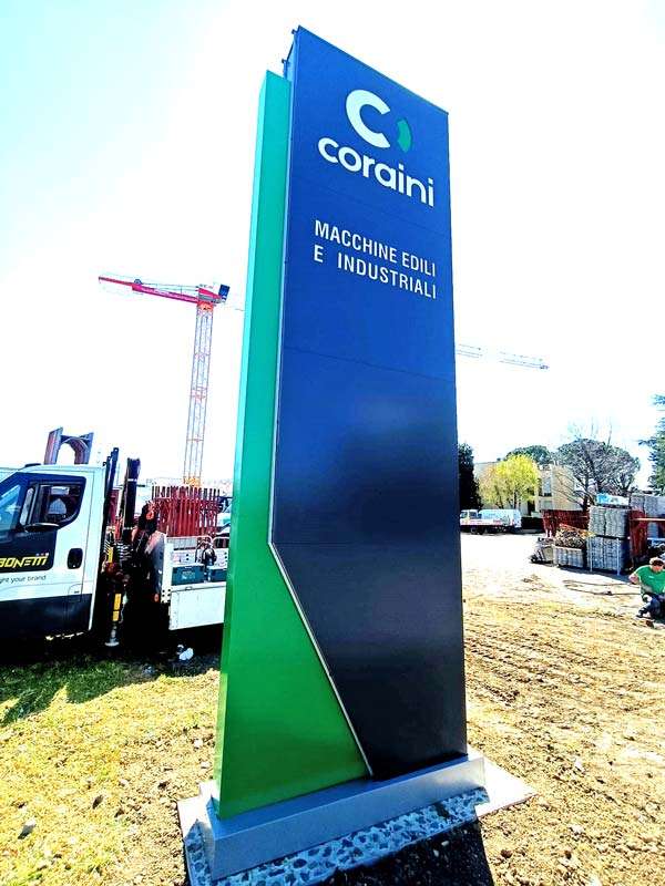 totem-aziendale-pubblicitario-a-led-coraini-bologna