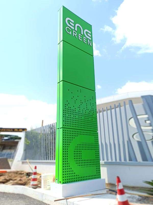 totem-aziendale-luminoso-design-ene-green-spa-codogno-lodi
