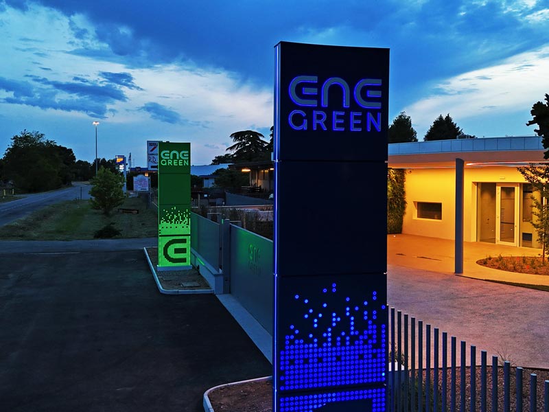 totem-aziendali-modulari-ene-green-spa-milano