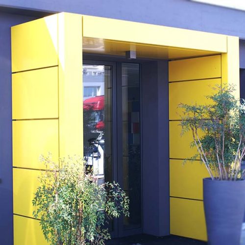 pensilina-in-dibond-giallo-bonetti